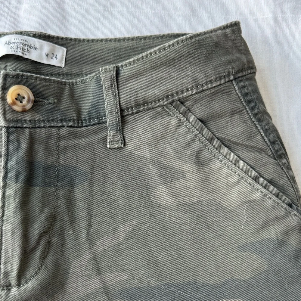 Abercrombie & Fitch Olive Camo Women's Low-Rise Shorts - Picture 3 of 4